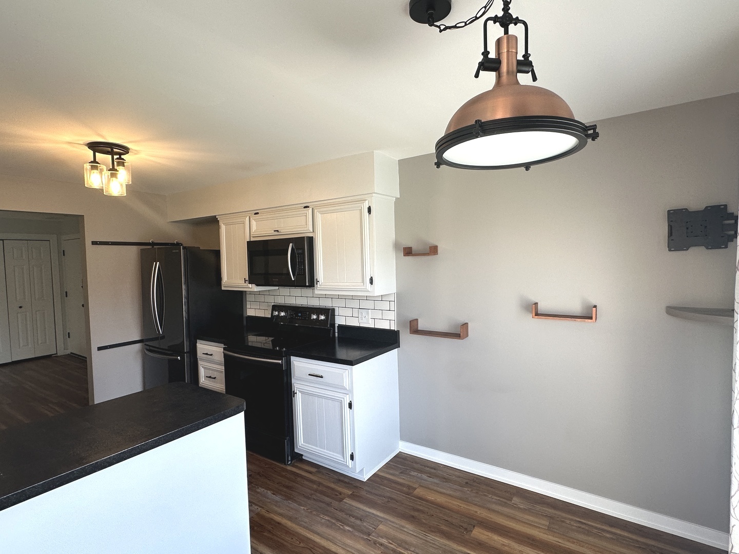 1511 Longwood Drive 1511 Property Photo 5