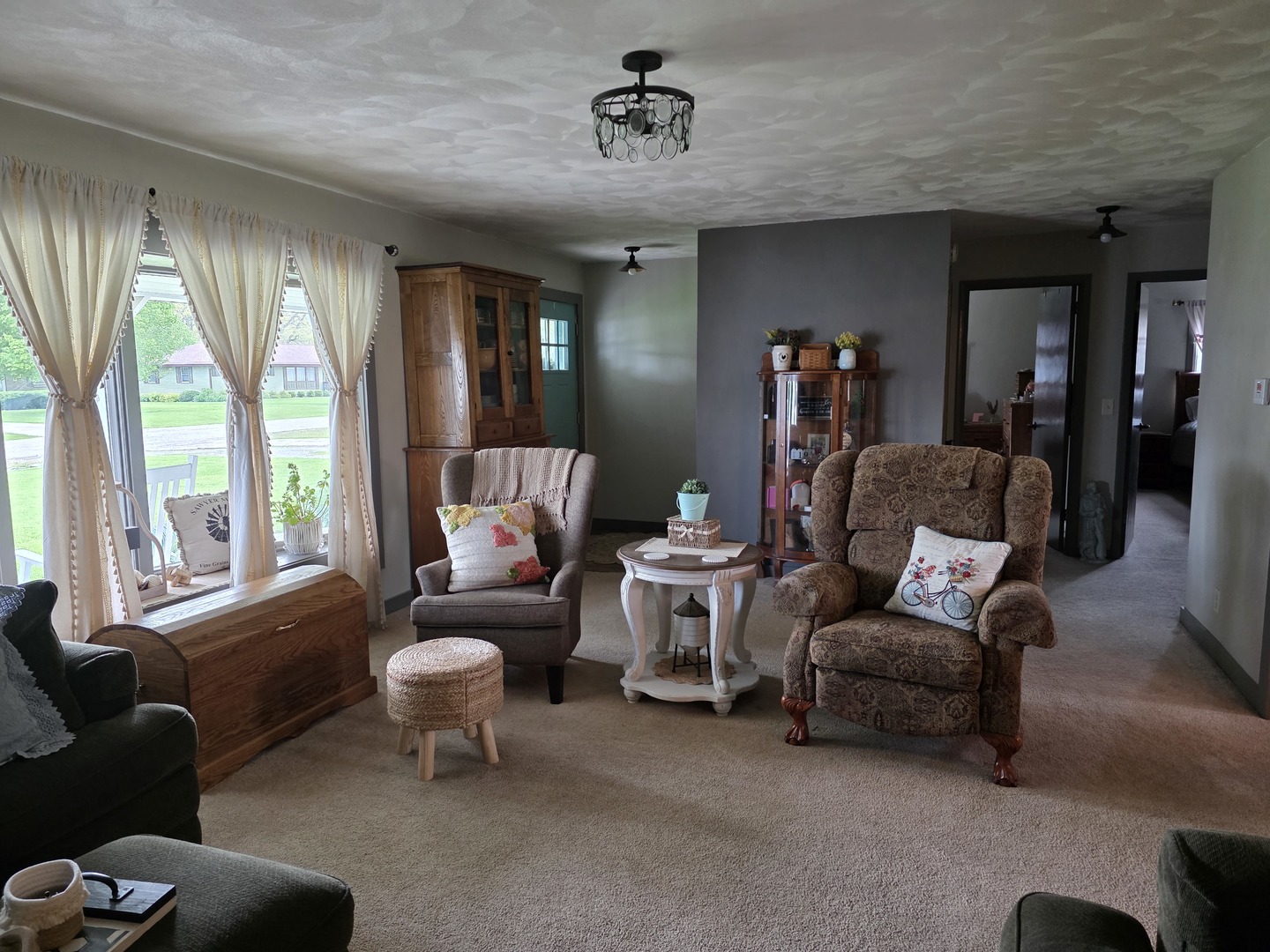 304 Tree Lane Property Photo 8