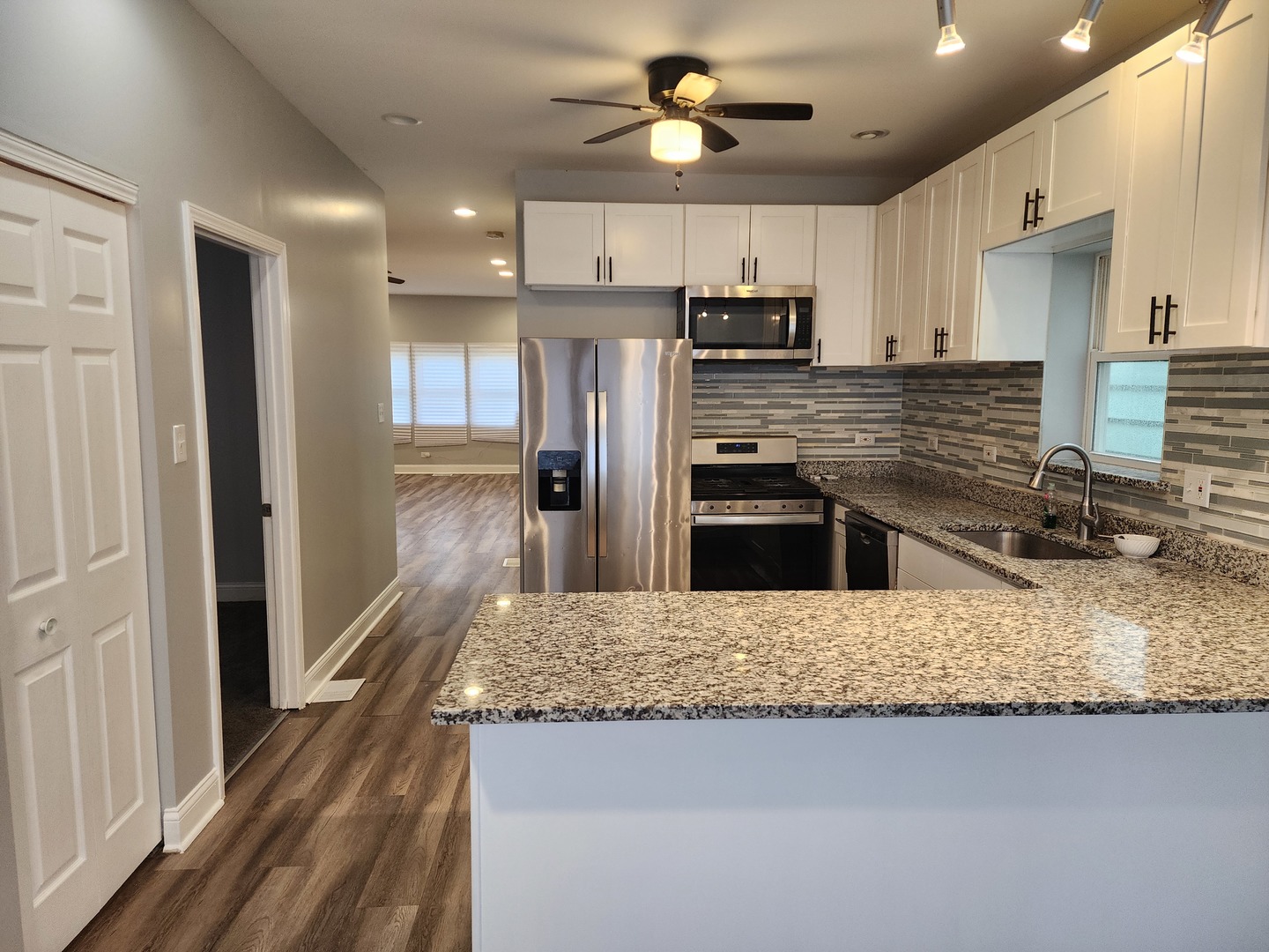 2102 W 68th Place Property Photo 8