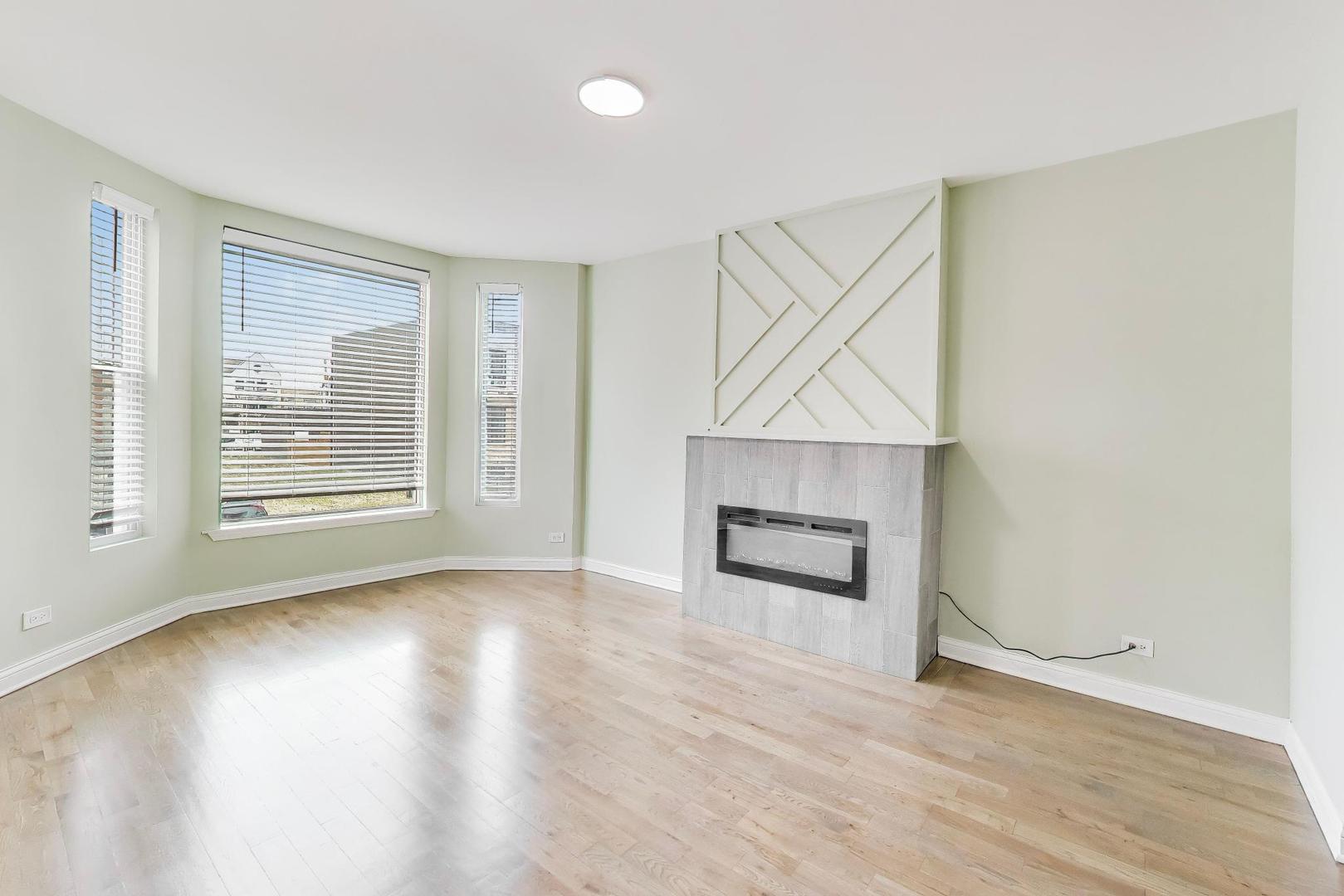 4330 S Langley Avenue Property Photo 2