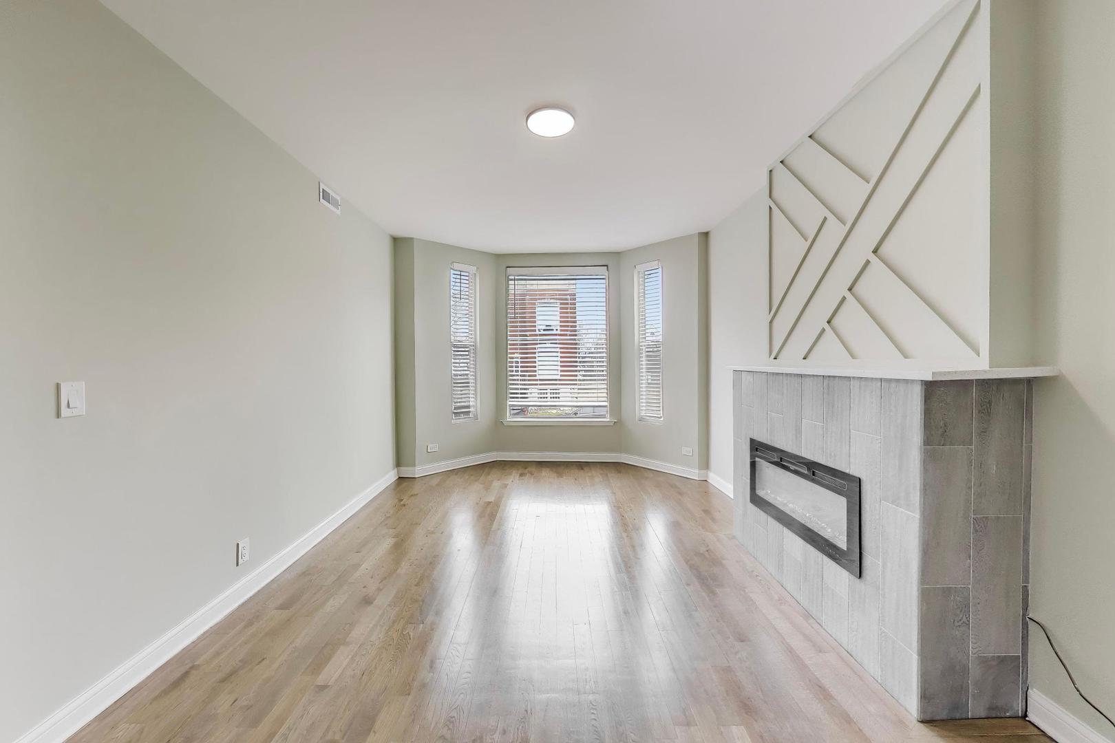 4330 S Langley Avenue Property Photo 3