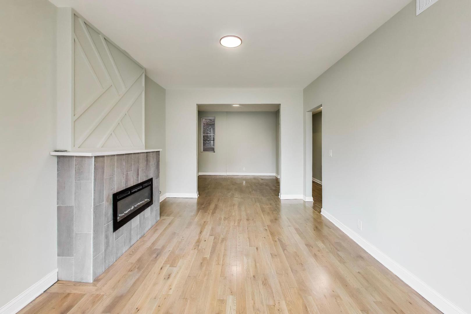 4330 S Langley Avenue Property Photo 4