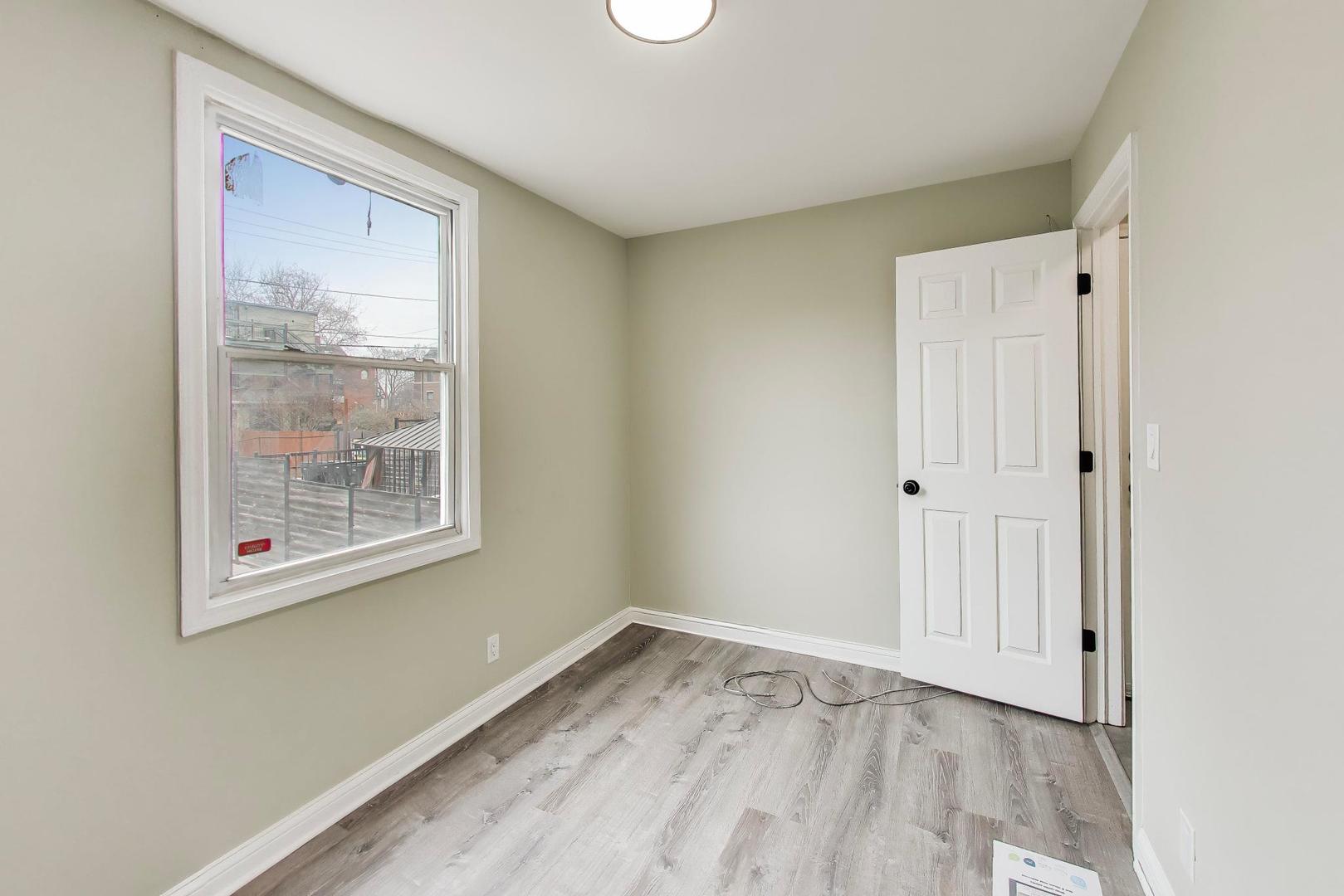 4330 S Langley Avenue Property Photo 10