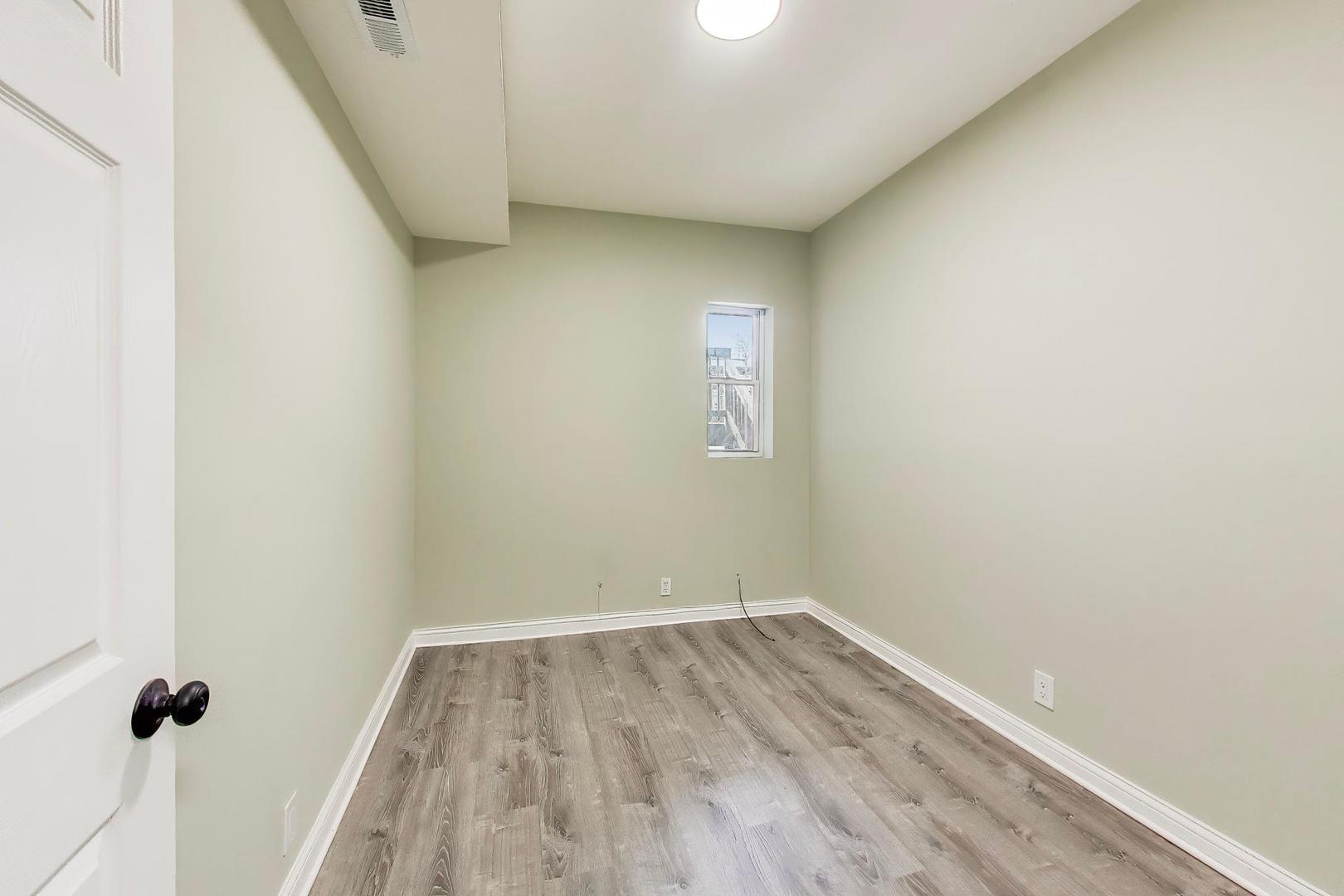 4330 S Langley Avenue Property Photo 11