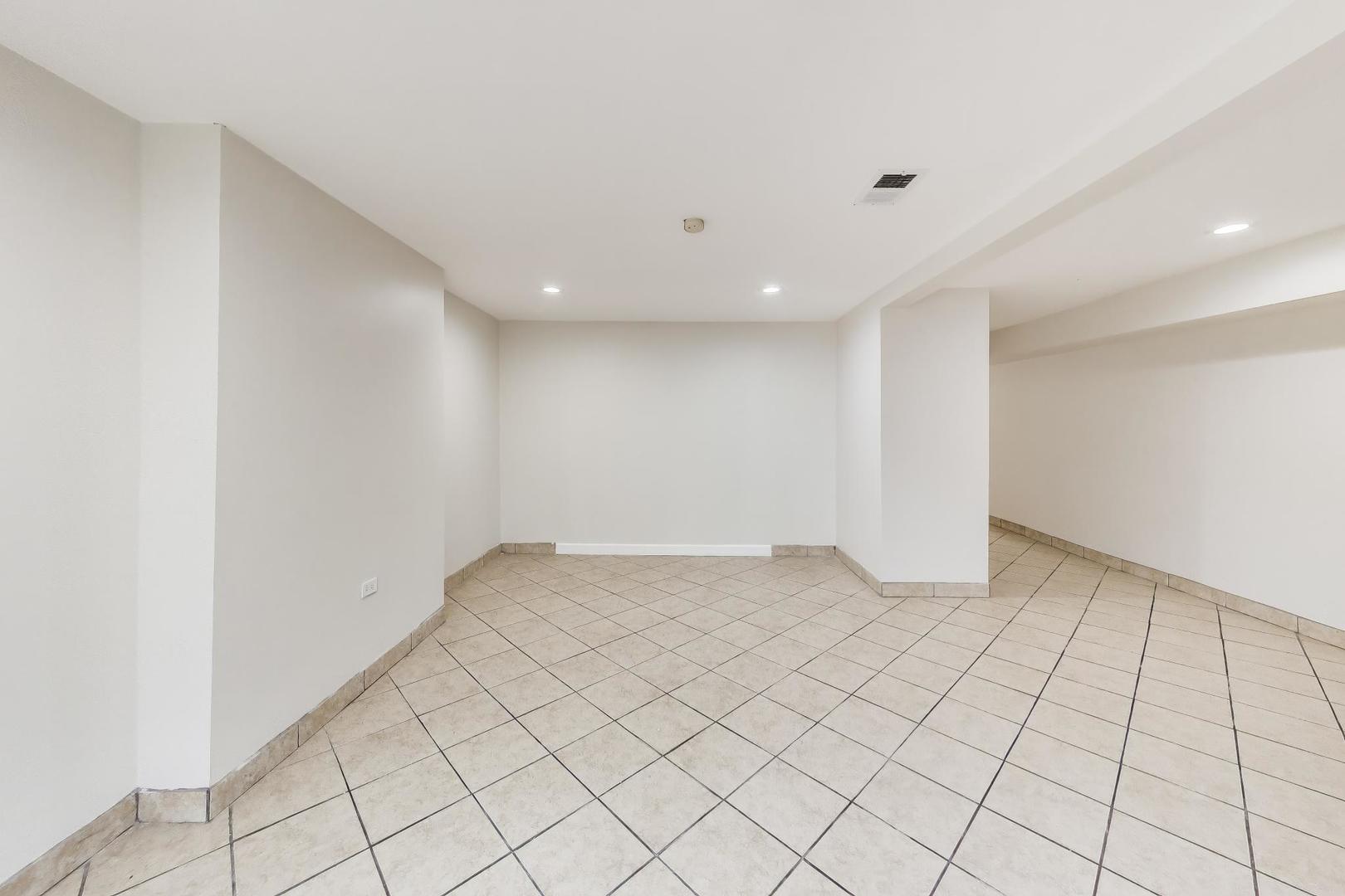 4330 S Langley Avenue Property Photo 31