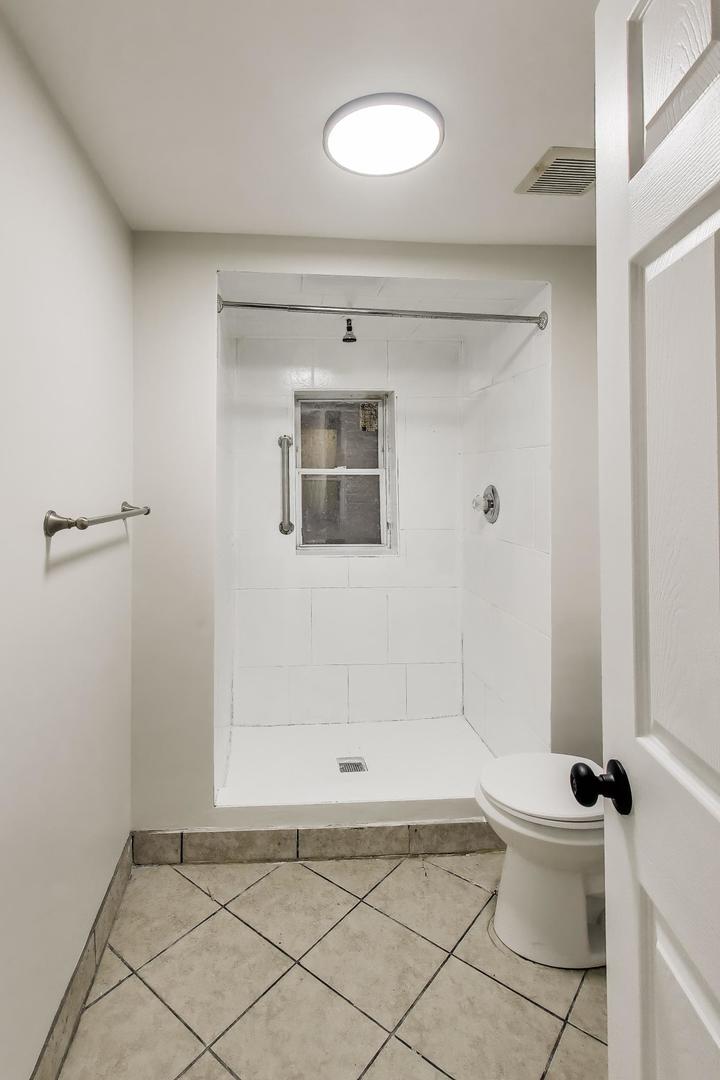 4330 S Langley Avenue Property Photo 34