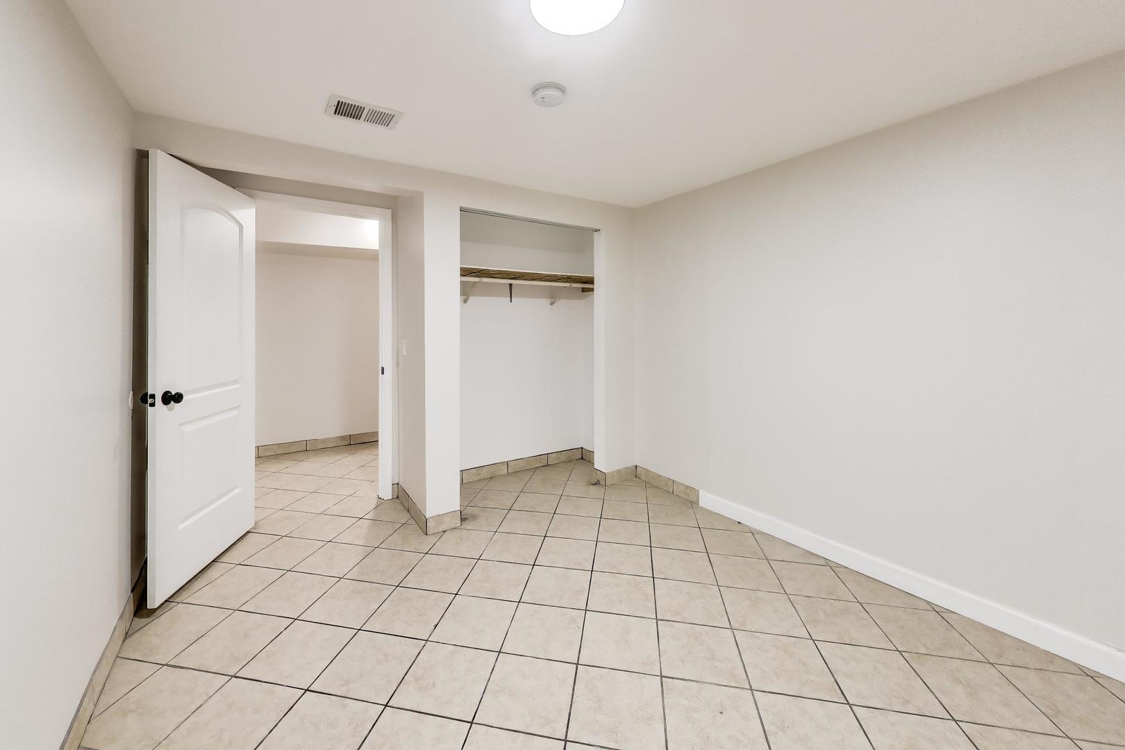 4330 S Langley Avenue Property Photo 39