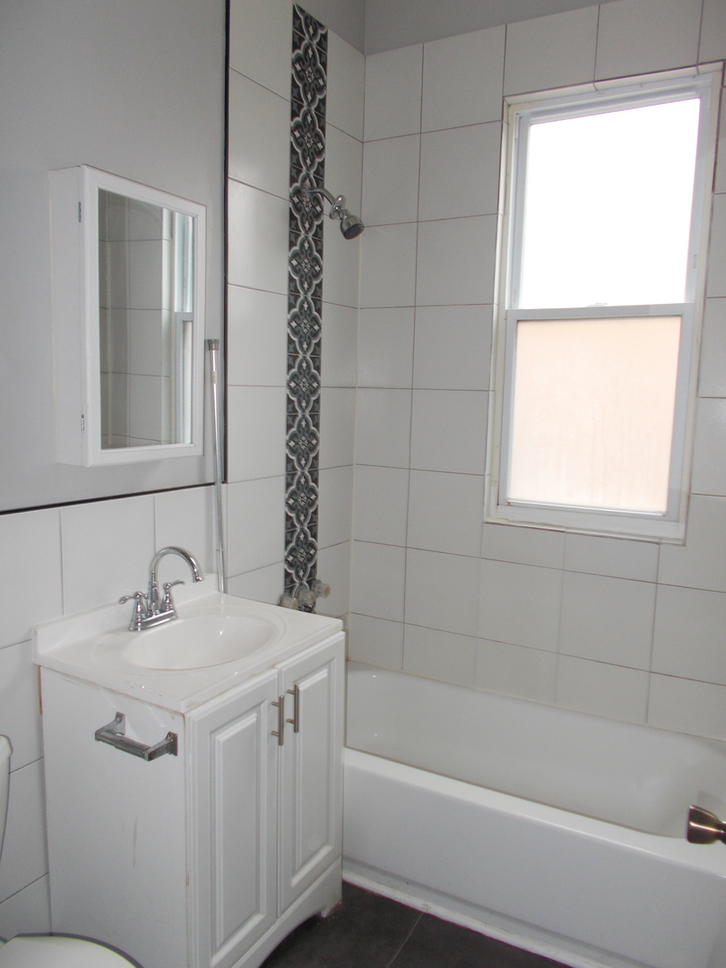 5715 S Sangamon Avenue 2 Property Photo 2