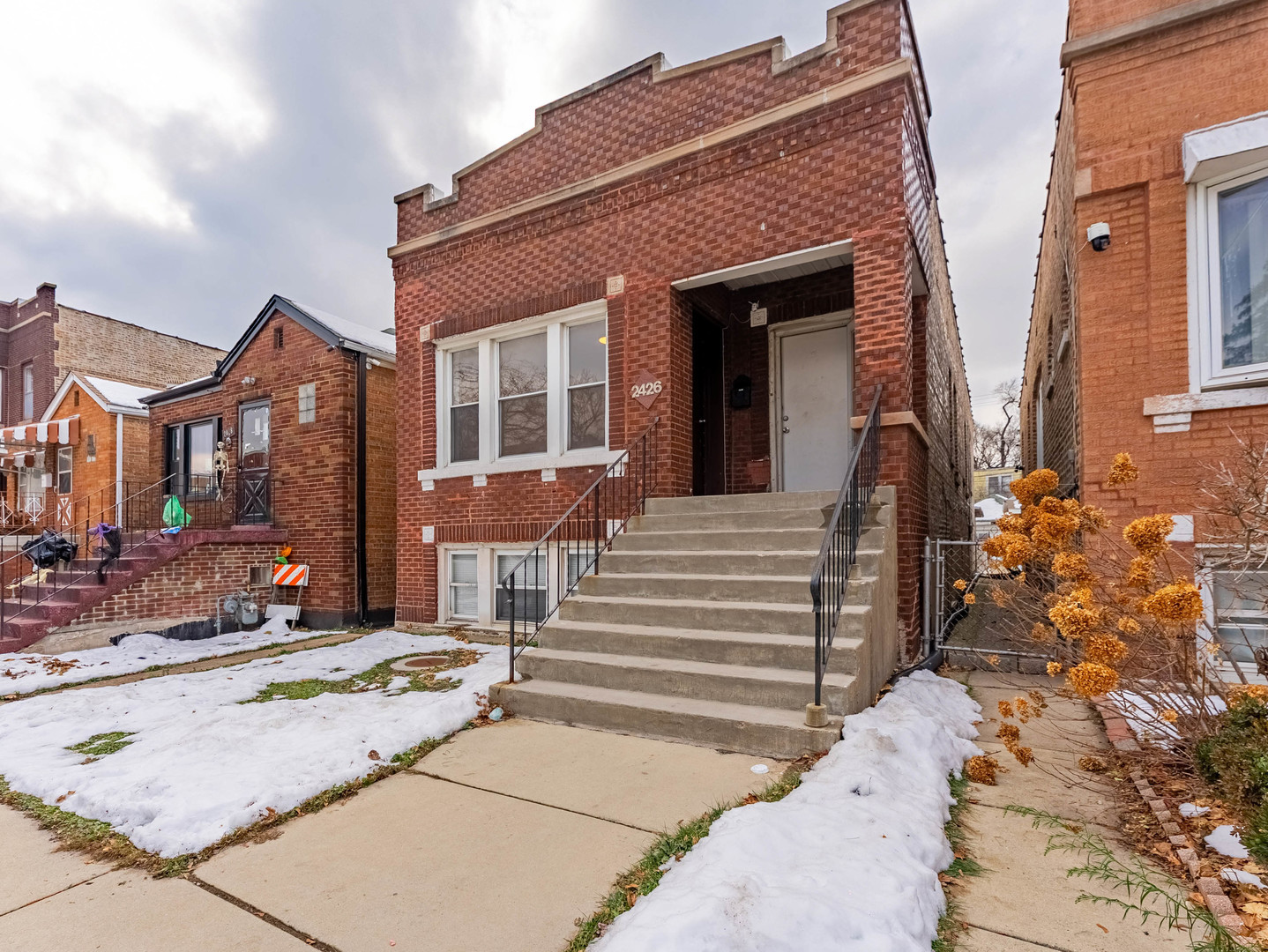 2426 S Central Avenue Property Photo 2