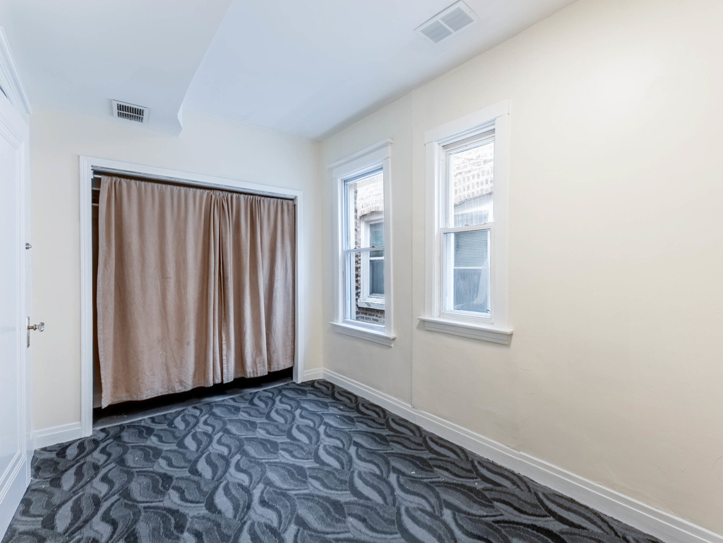 2426 S Central Avenue Property Photo 6