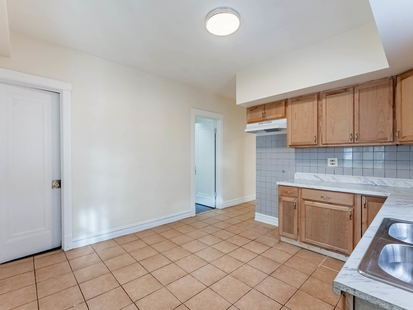 2426 S Central Avenue Property Photo 11