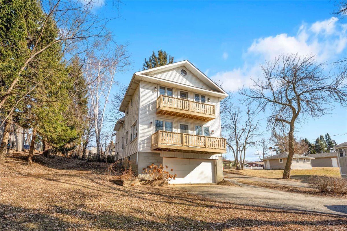 49 N Lake Avenue Property Photo 2