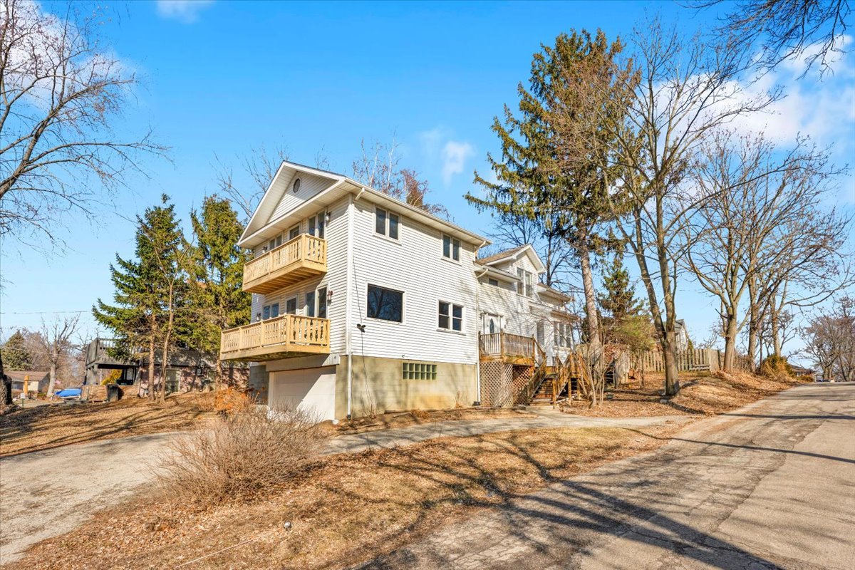 49 N Lake Avenue Property Photo 3