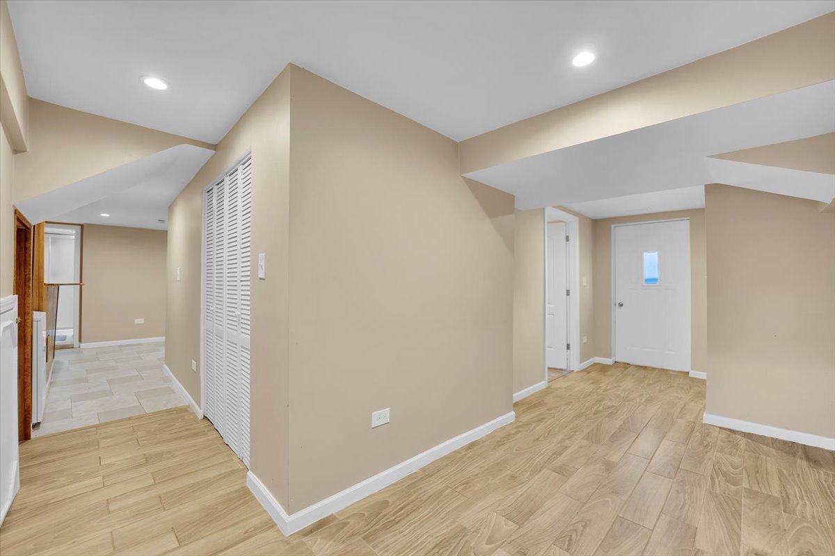 49 N Lake Avenue Property Photo 4