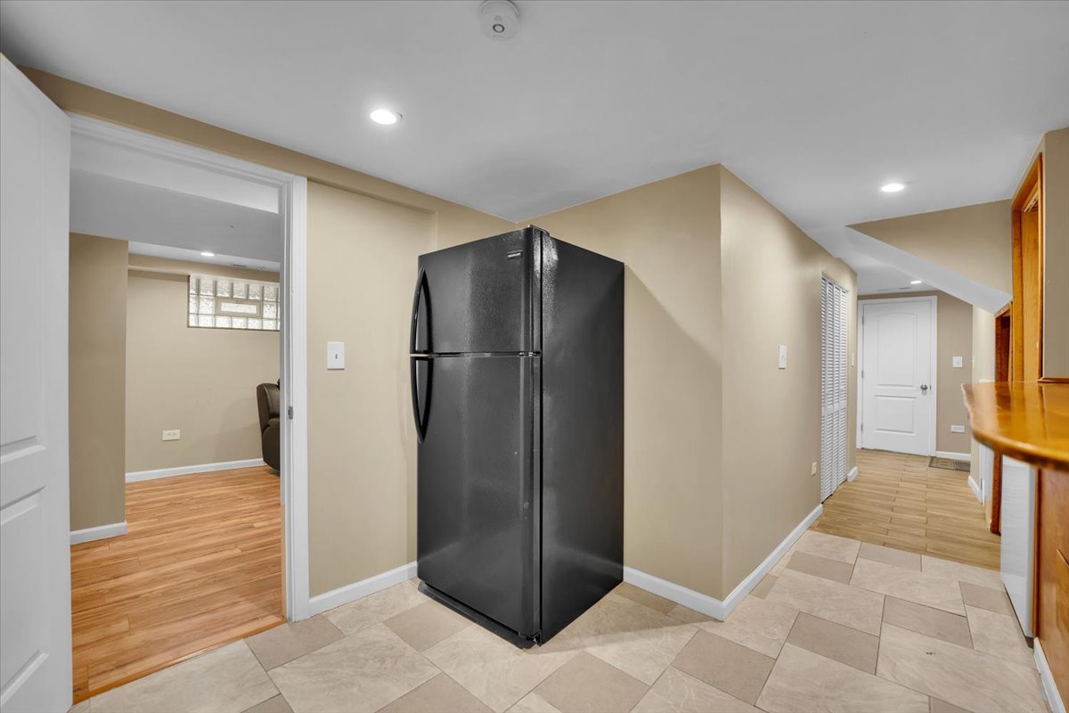 49 N Lake Avenue Property Photo 7