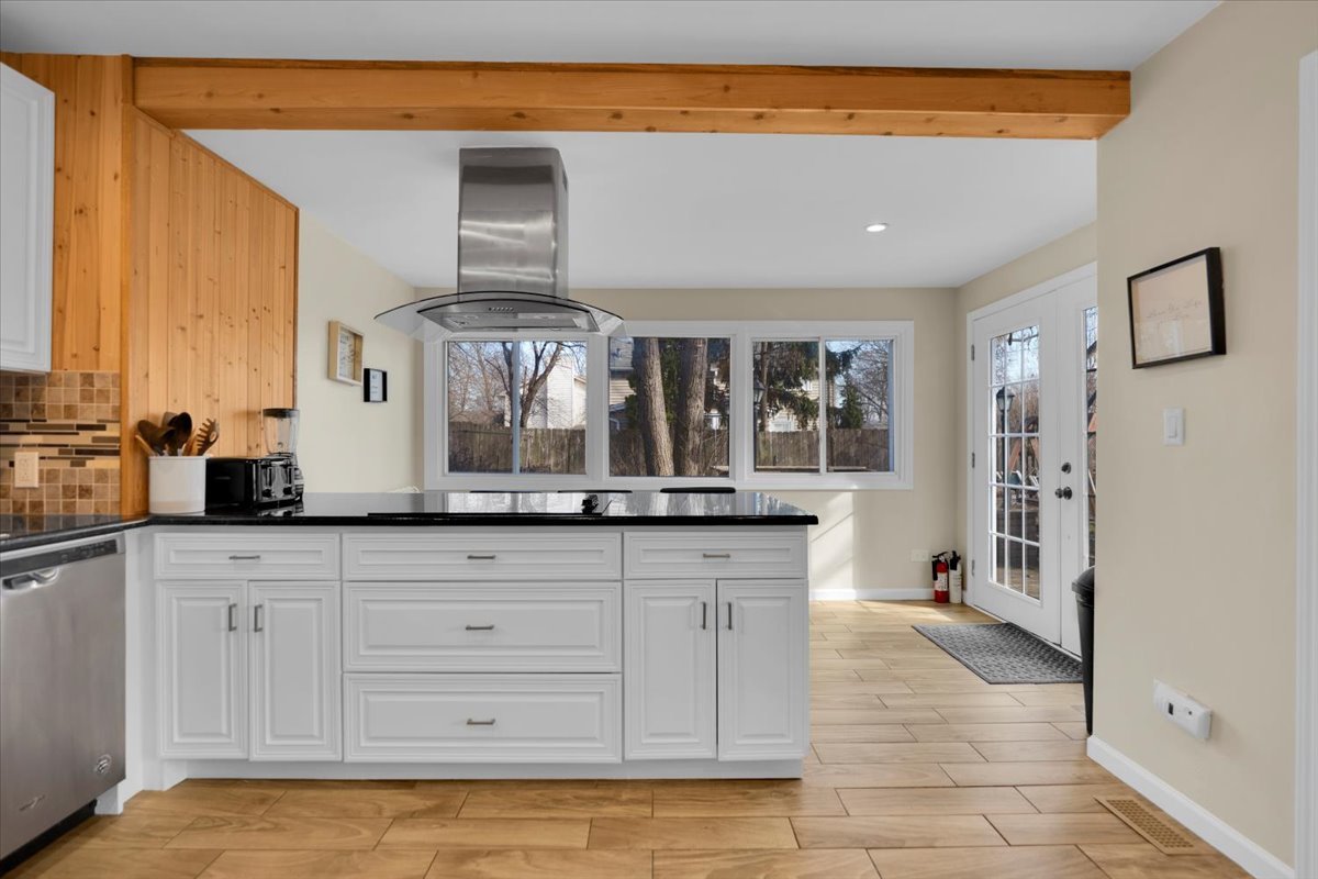 49 N Lake Avenue Property Photo 15