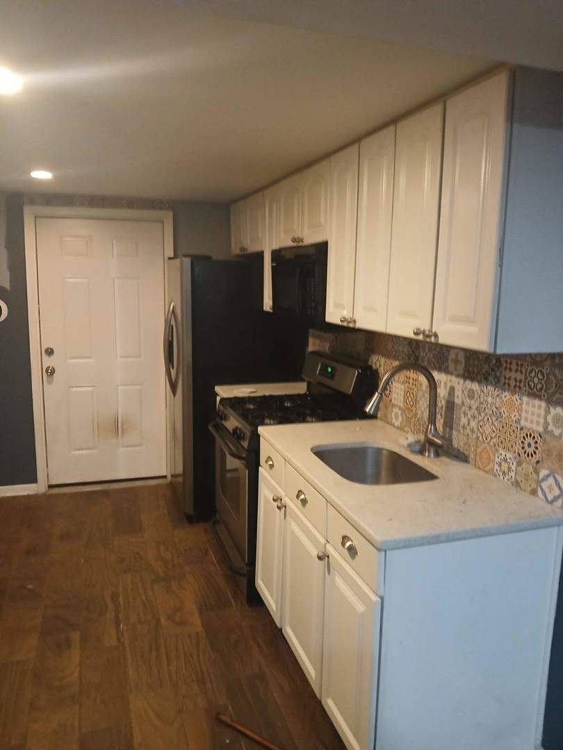 1014 W 19th Street G Property Photo 3