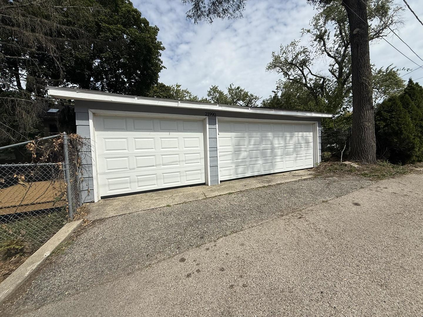 21990 W 6th Street Property Photo 5