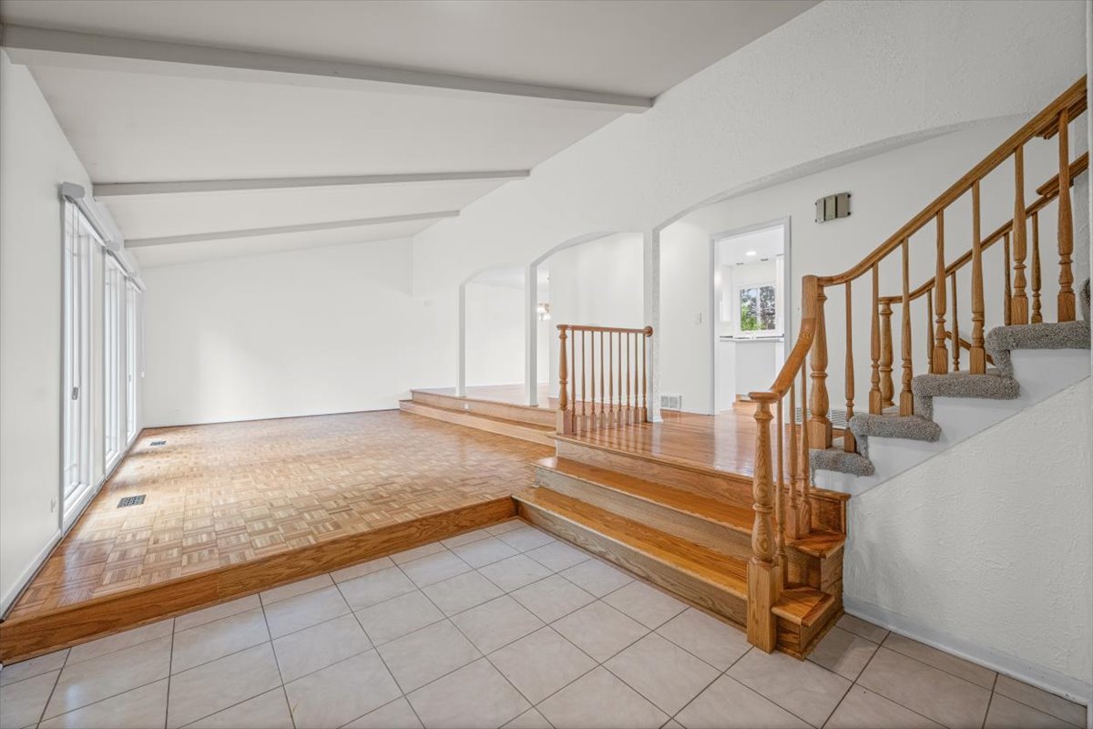 815 Barberry Road Property Photo 3