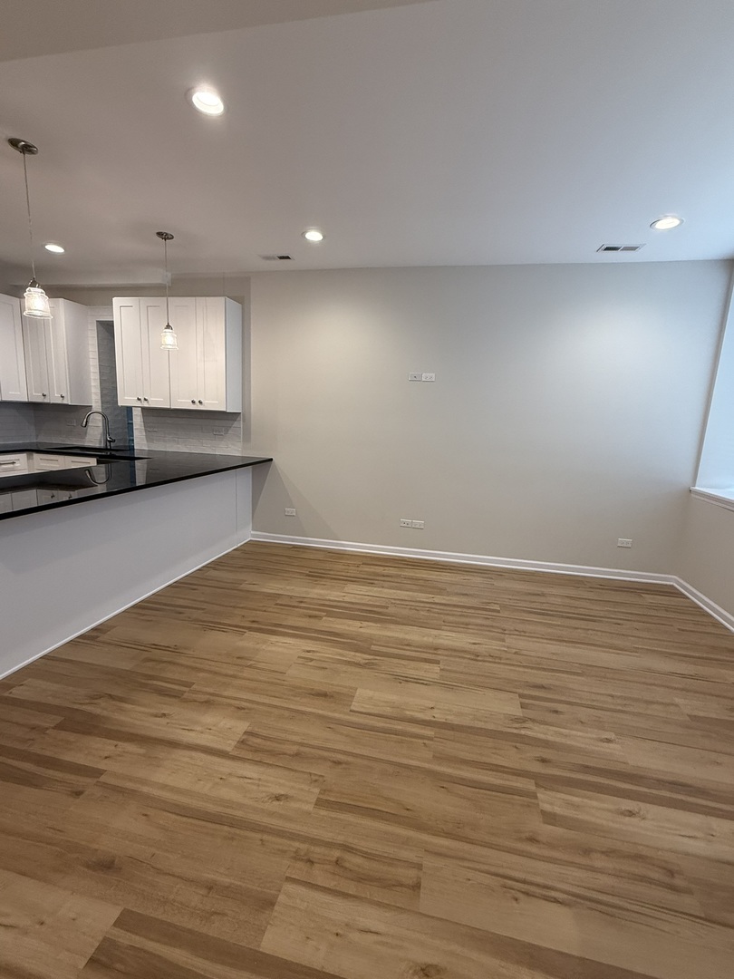 5751 W Higgins Avenue 1s Property Photo 4