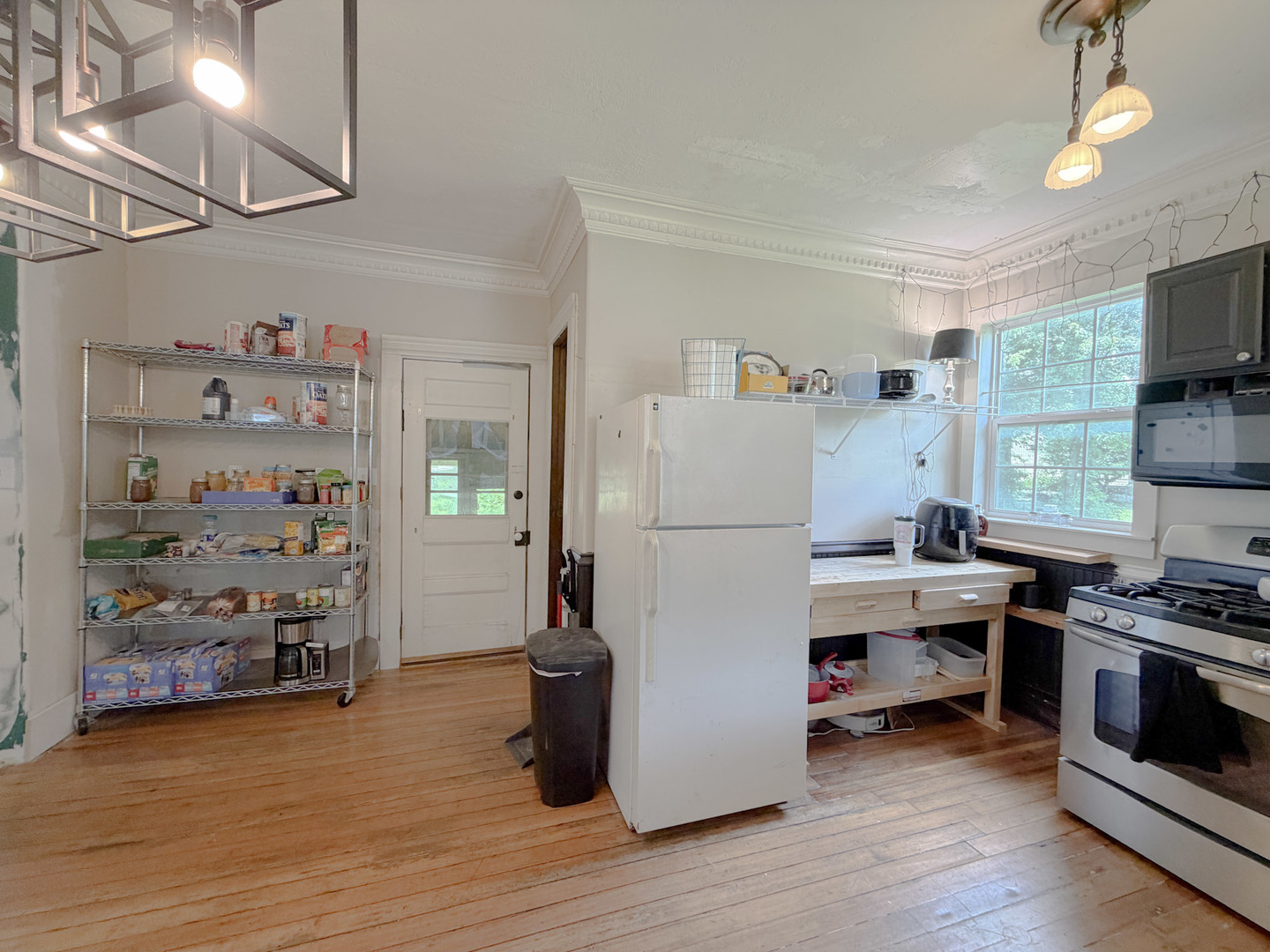 1009 W Monroe Street Property Photo 9