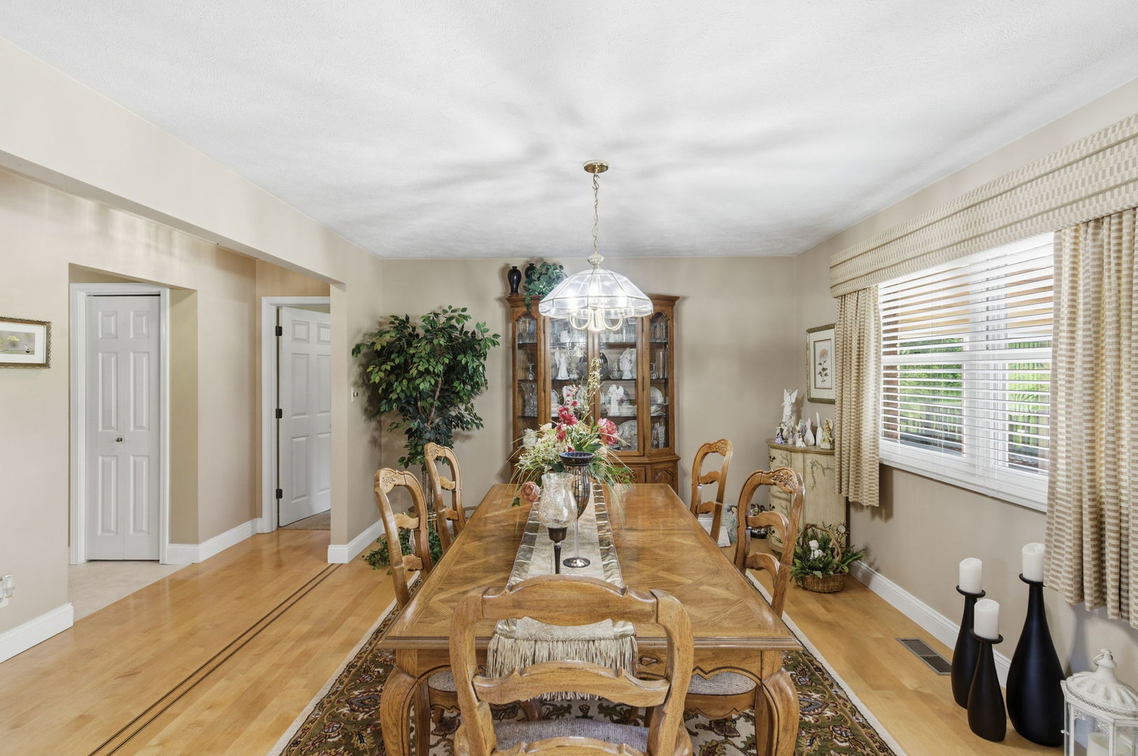 9916 Karnes Road Property Photo 8