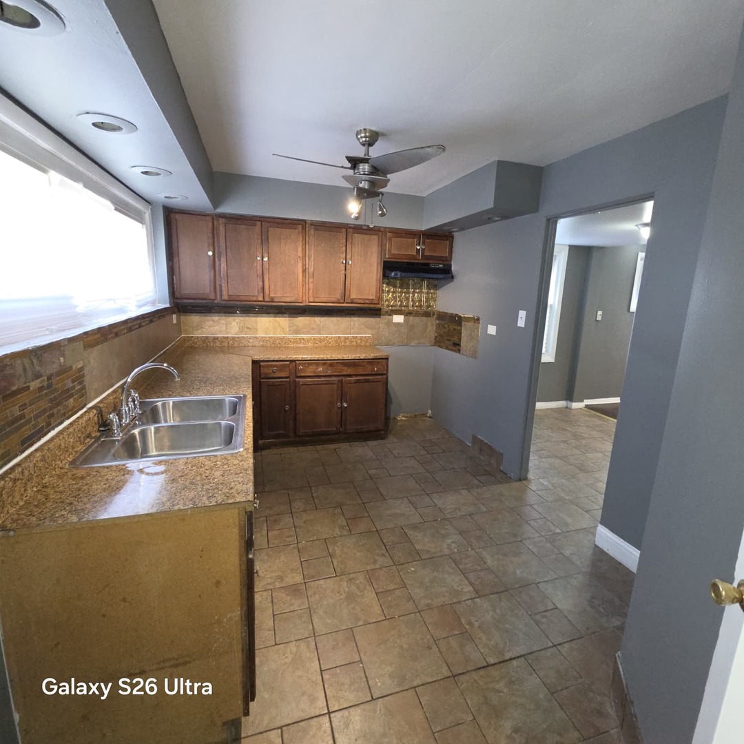 6759 S Calumet Avenue Property Photo 9