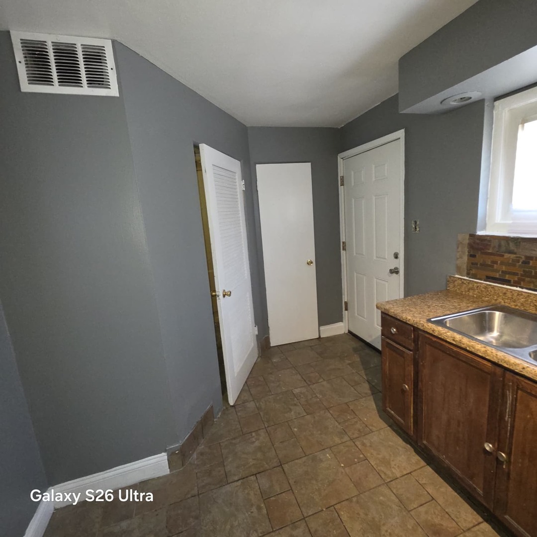 6759 S Calumet Avenue Property Photo 10