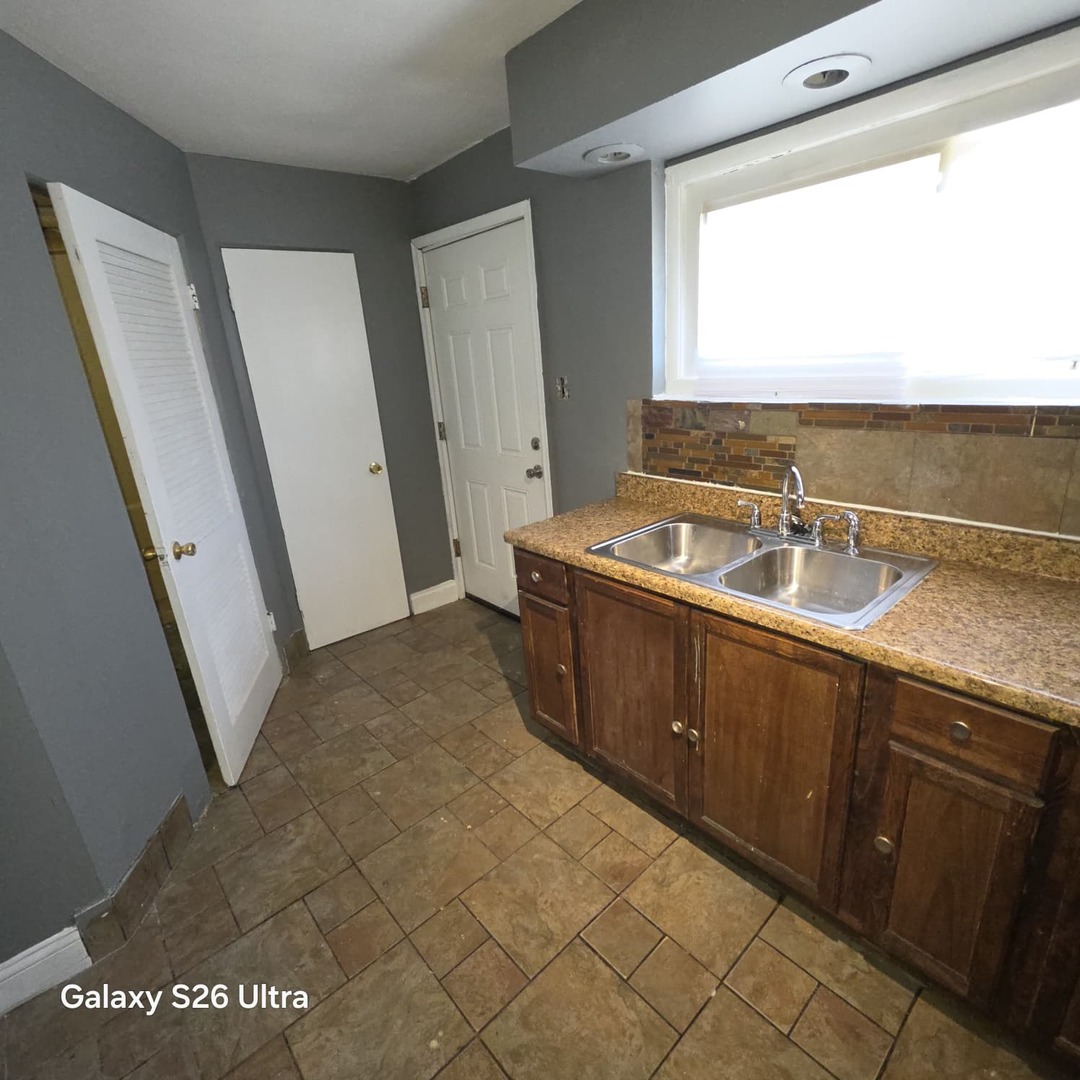 6759 S Calumet Avenue Property Photo 11