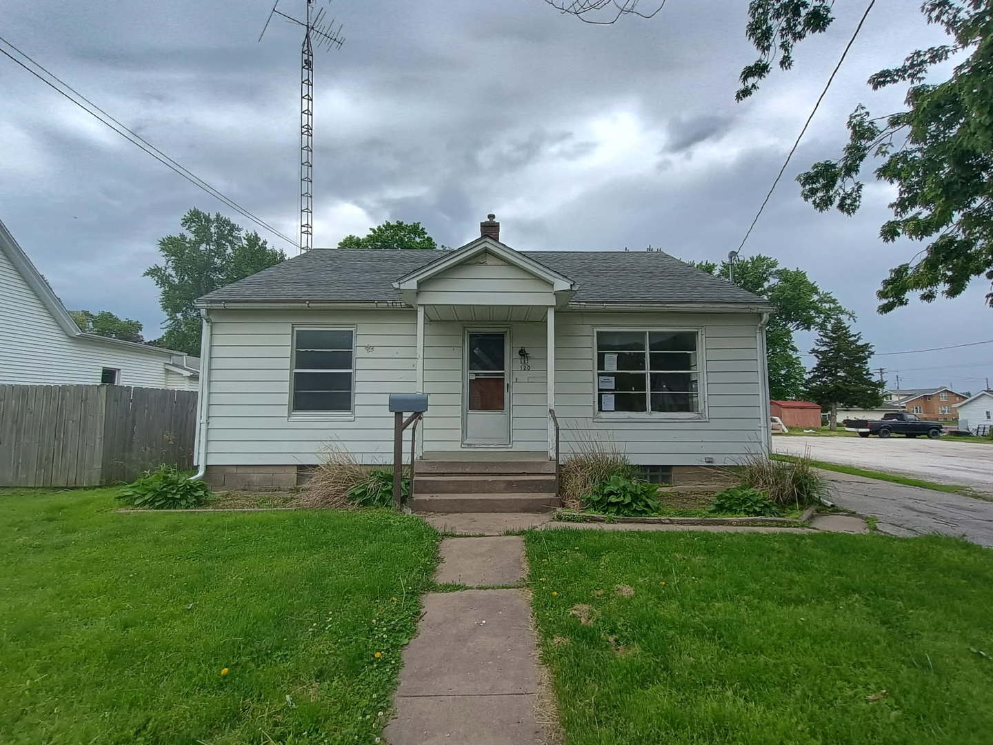 120 E Adams Street Property Photo 1