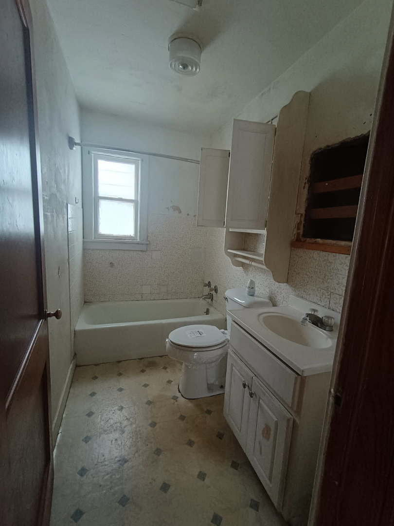 120 E Adams Street Property Photo 6