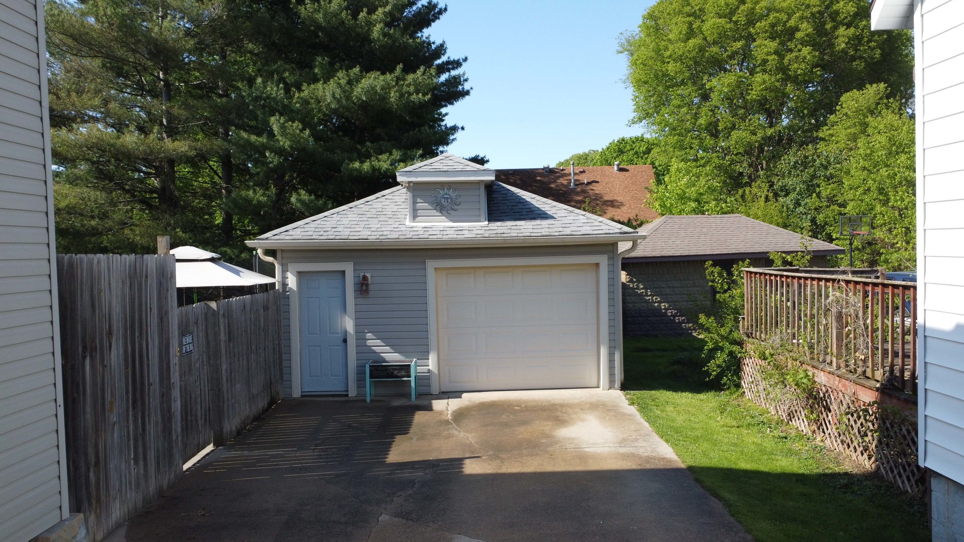 215 W Jones Street Property Photo 5