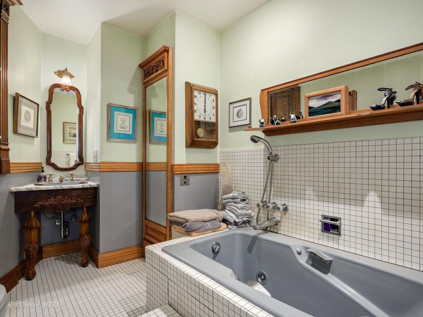 33 E Division Street Property Photo 12