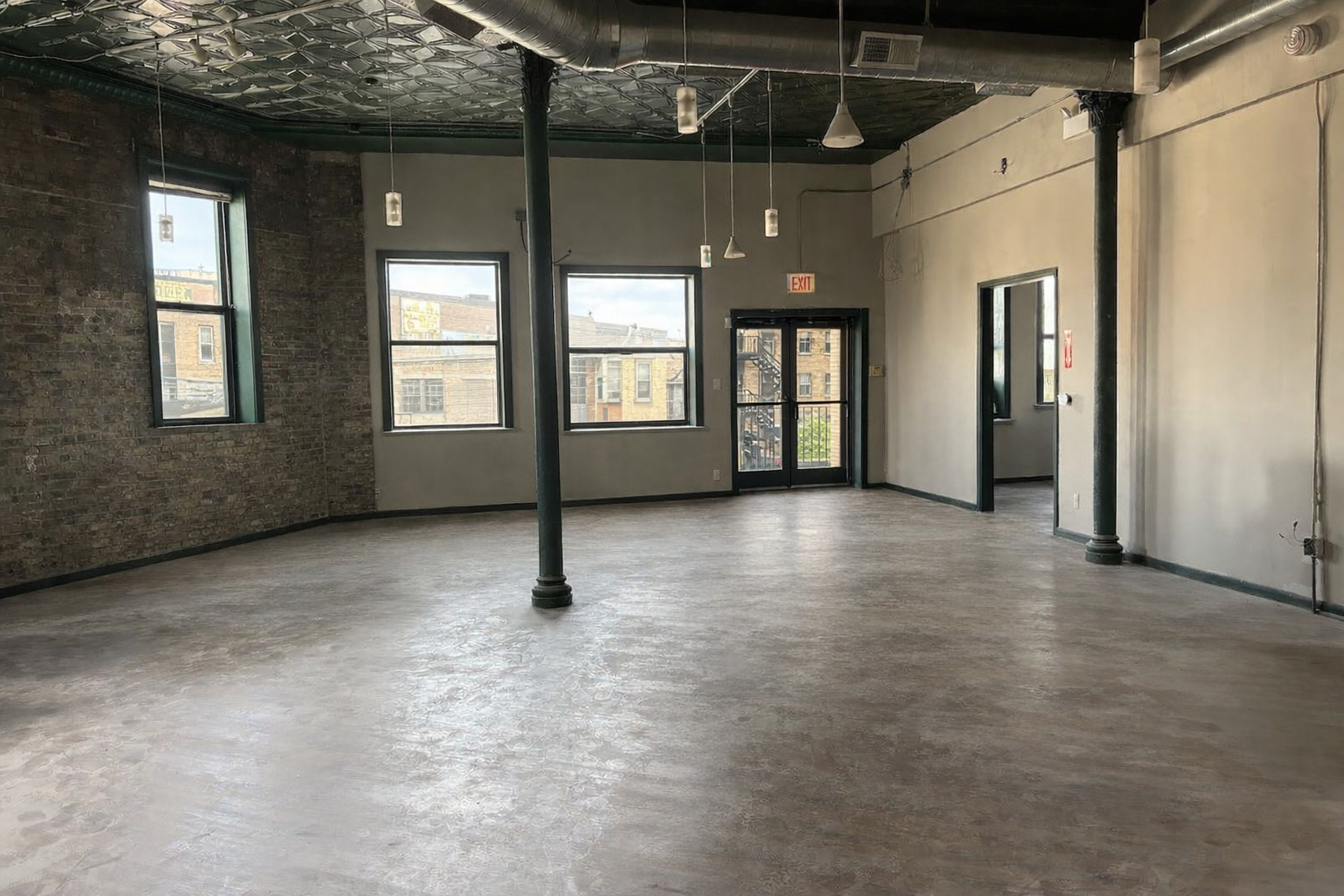3265 S Archer Avenue Property Photo 10