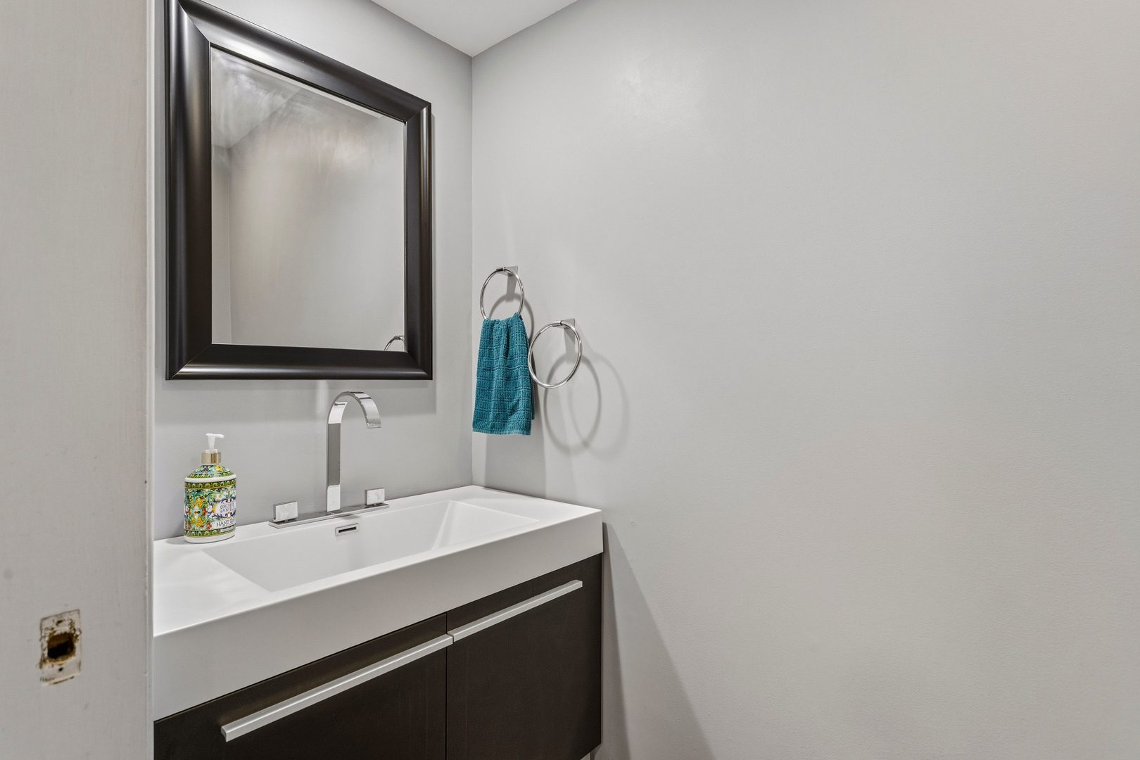 905 Barclay Court Property Photo 17