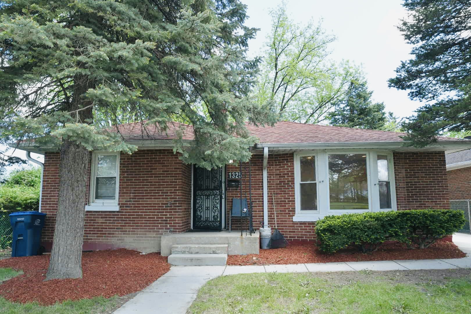 1325 GLENN Drive Property Photo 1