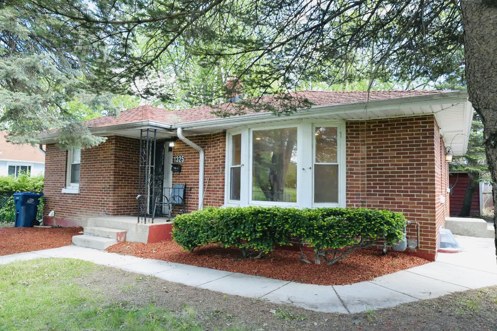 1325 Glenn Drive Property Photo 2