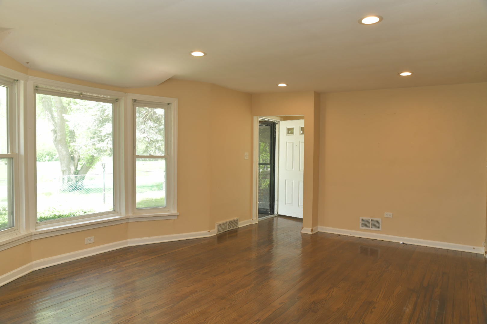 1325 Glenn Drive Property Photo 4