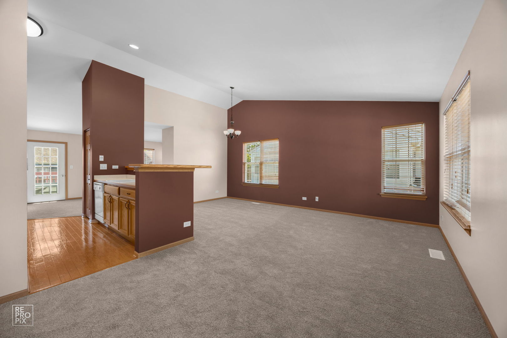 2532 Golf Ridge Circle Property Photo 2