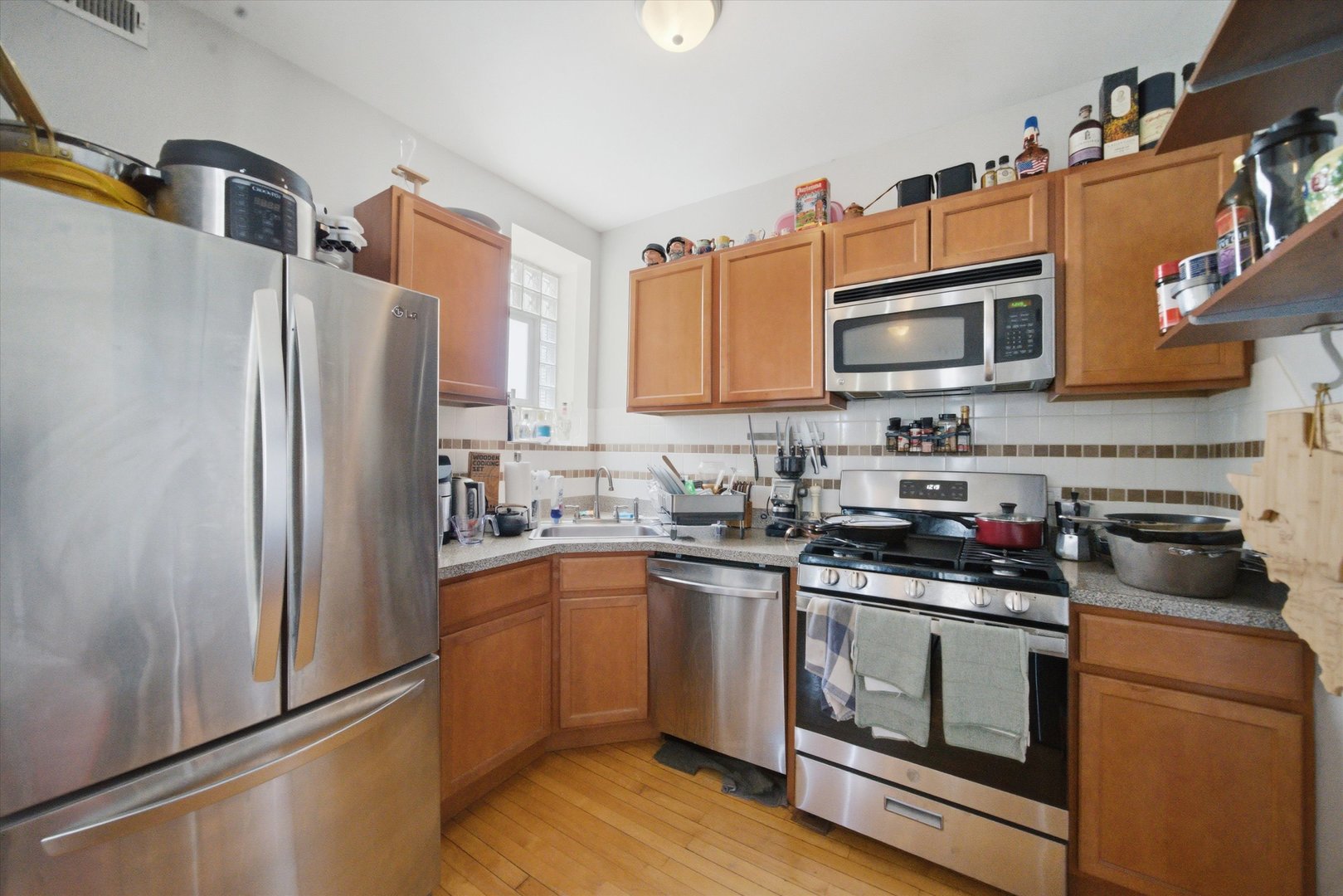 629 W Howard Street Property Photo 6