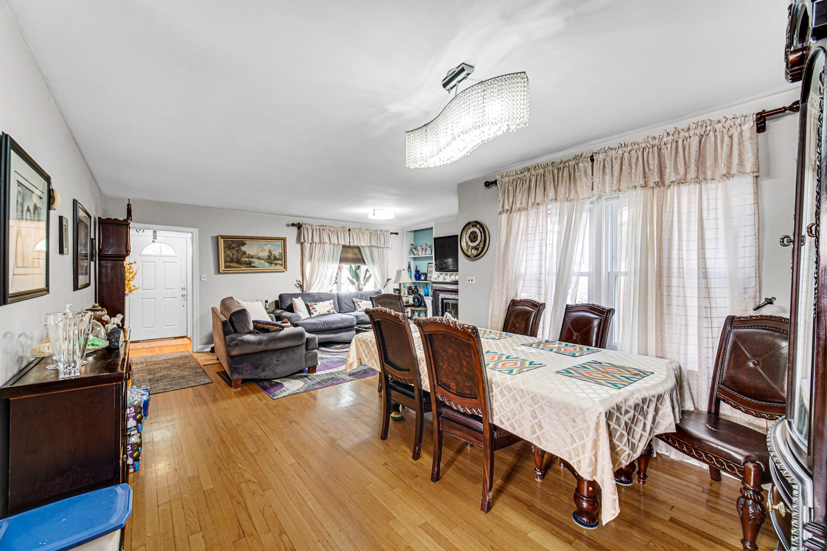 1604 Dobson Street Property Photo 4
