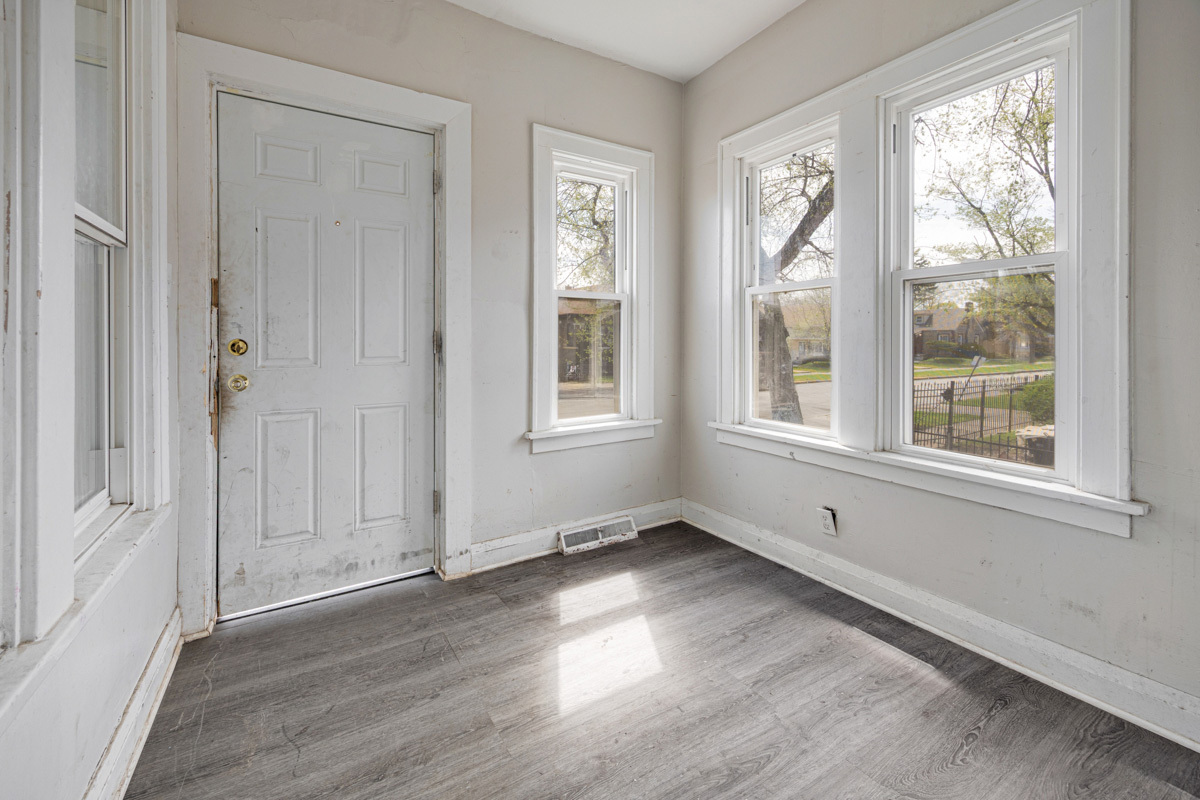 1212 W 96th Street Property Photo 3