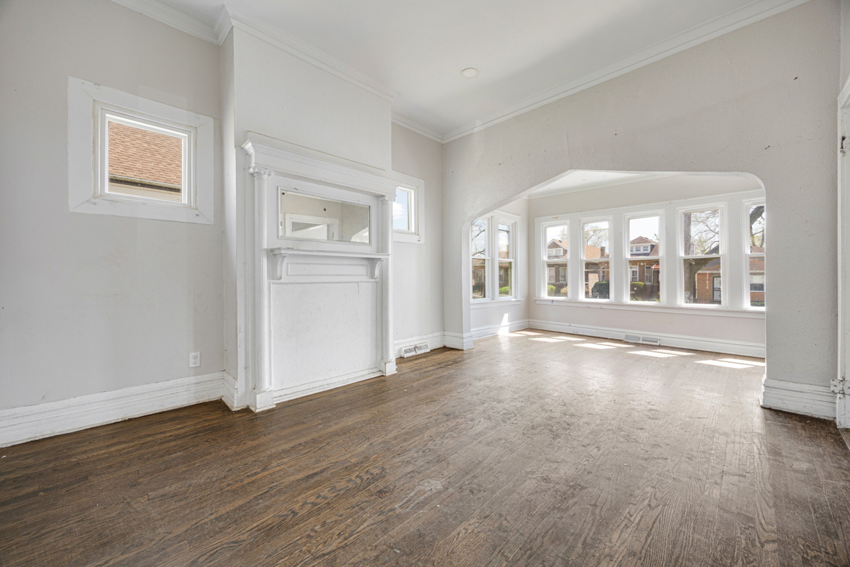 1212 W 96th Street Property Photo 4