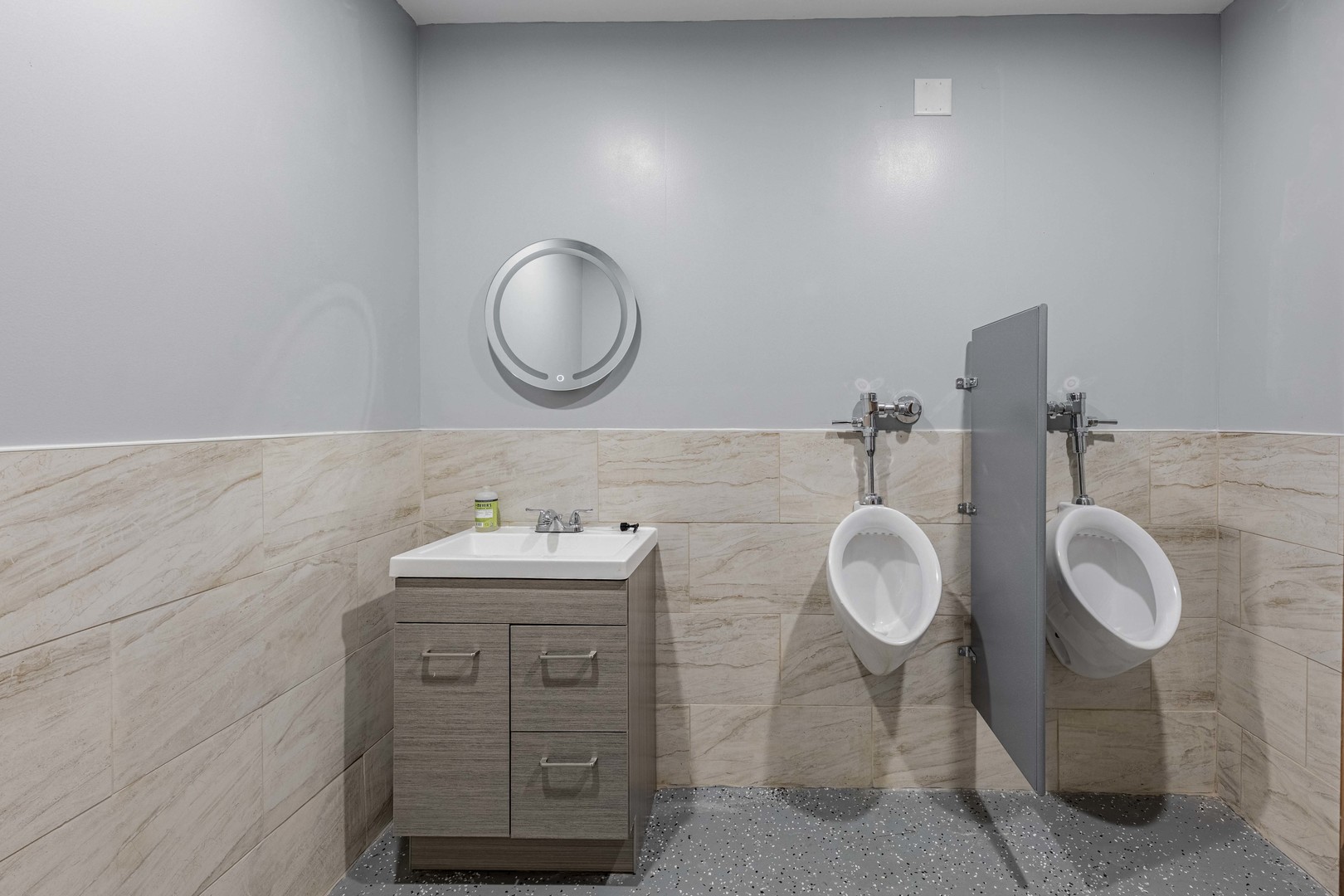 4276 S Archer Avenue Property Photo 10
