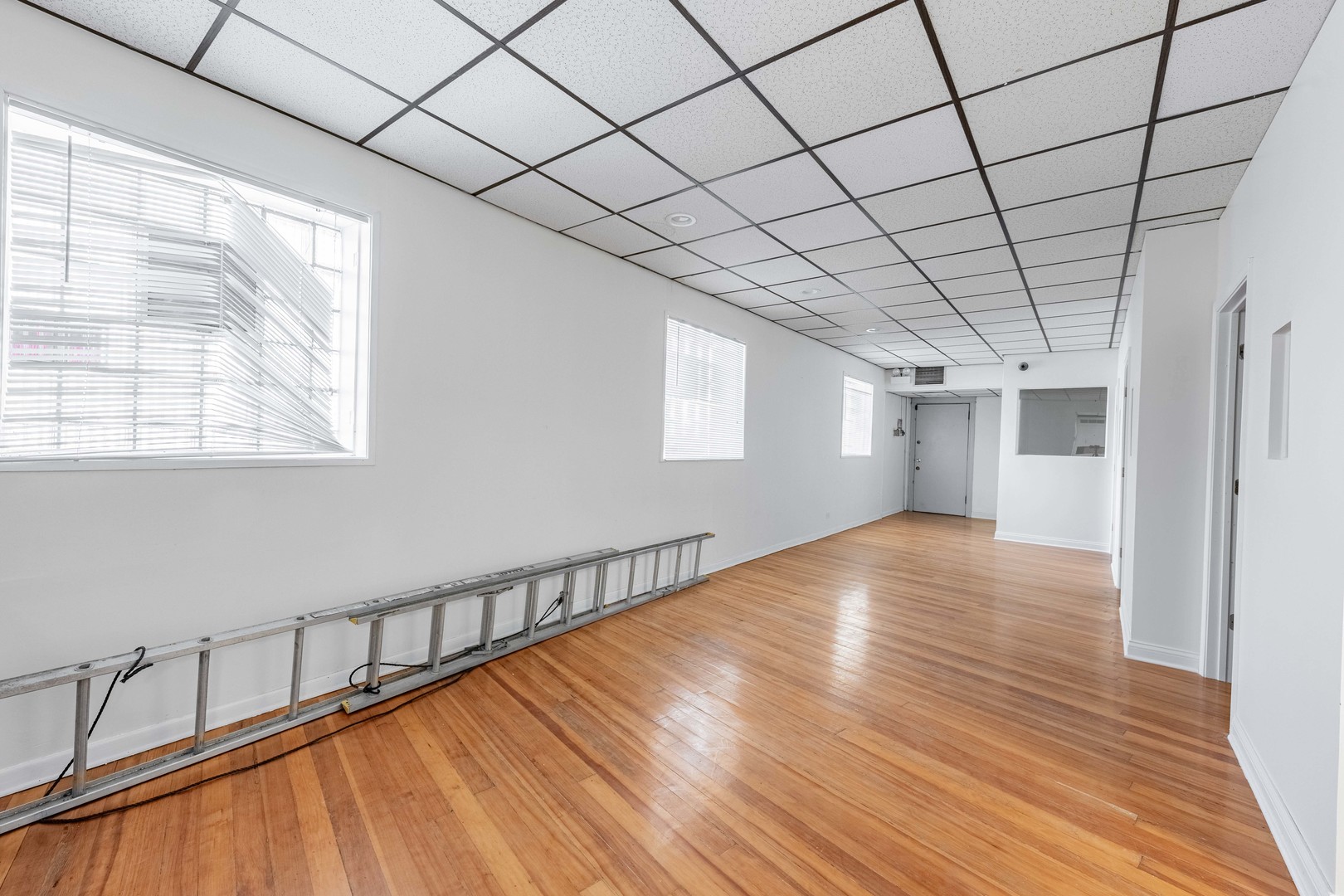 4276 S Archer Avenue Property Photo 13