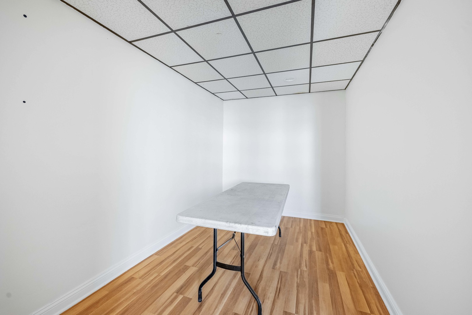 4276 S Archer Avenue Property Photo 15