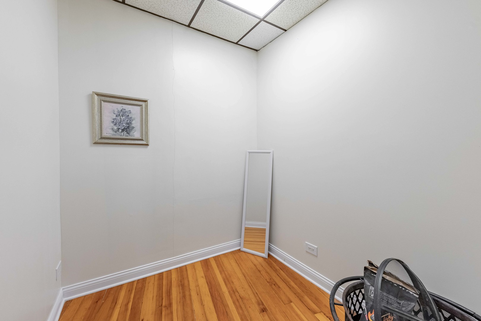 4276 S Archer Avenue Property Photo 16