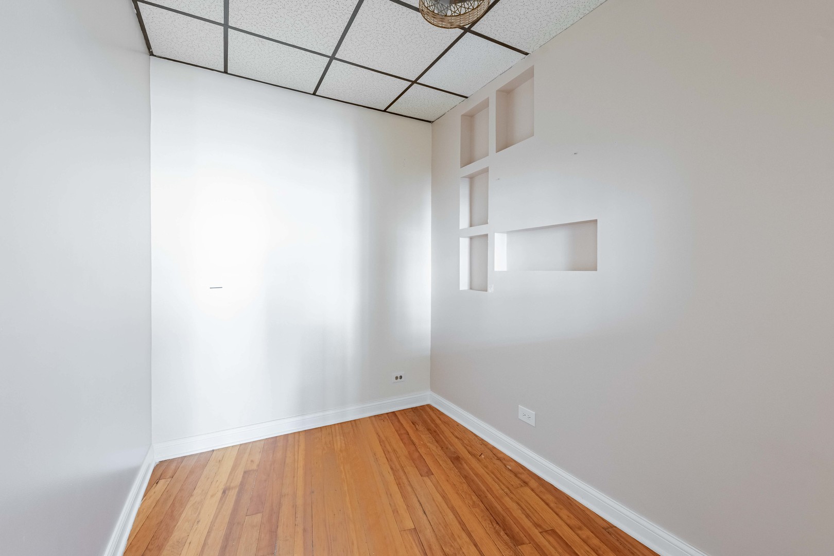 4276 S Archer Avenue Property Photo 17