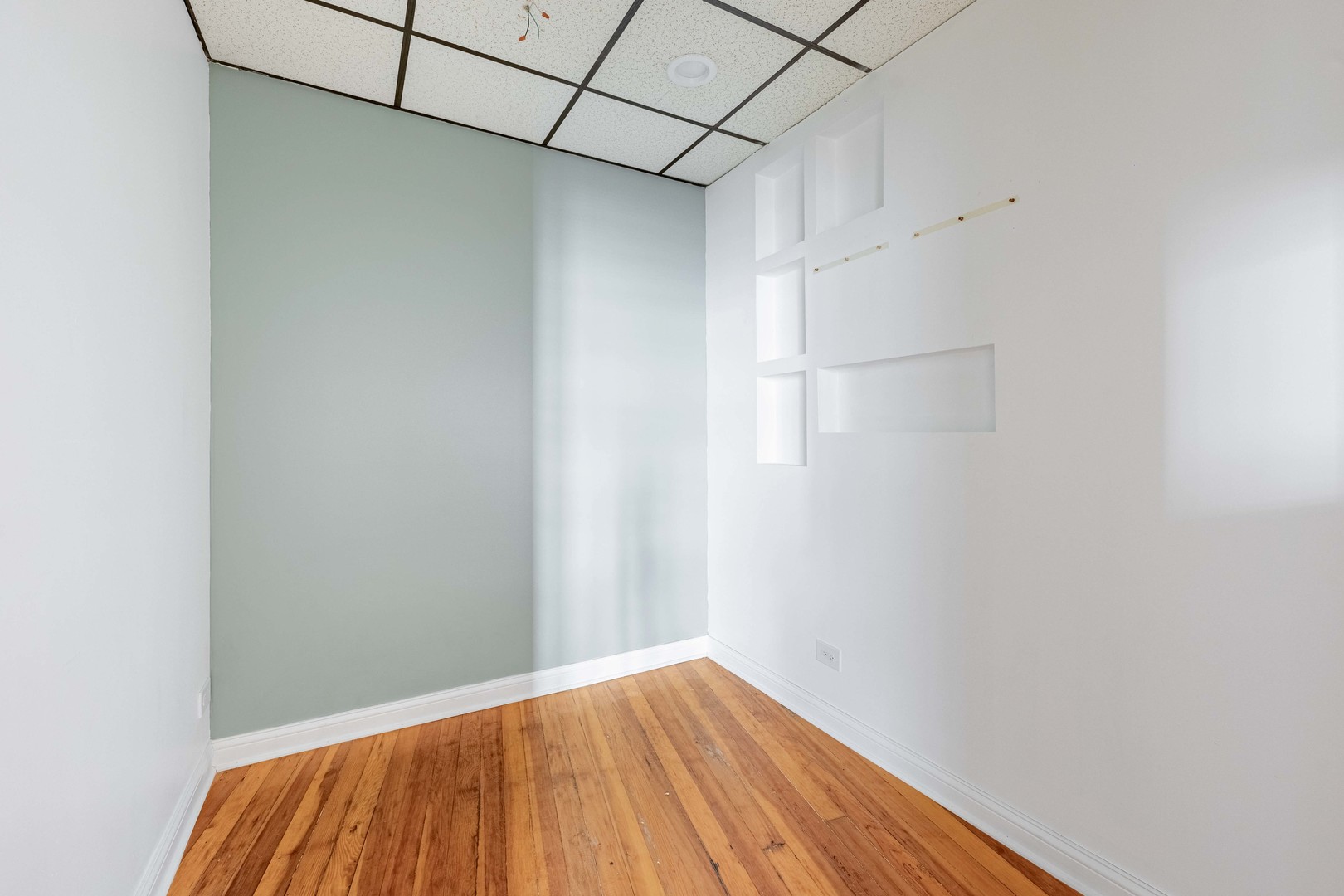 4276 S Archer Avenue Property Photo 19