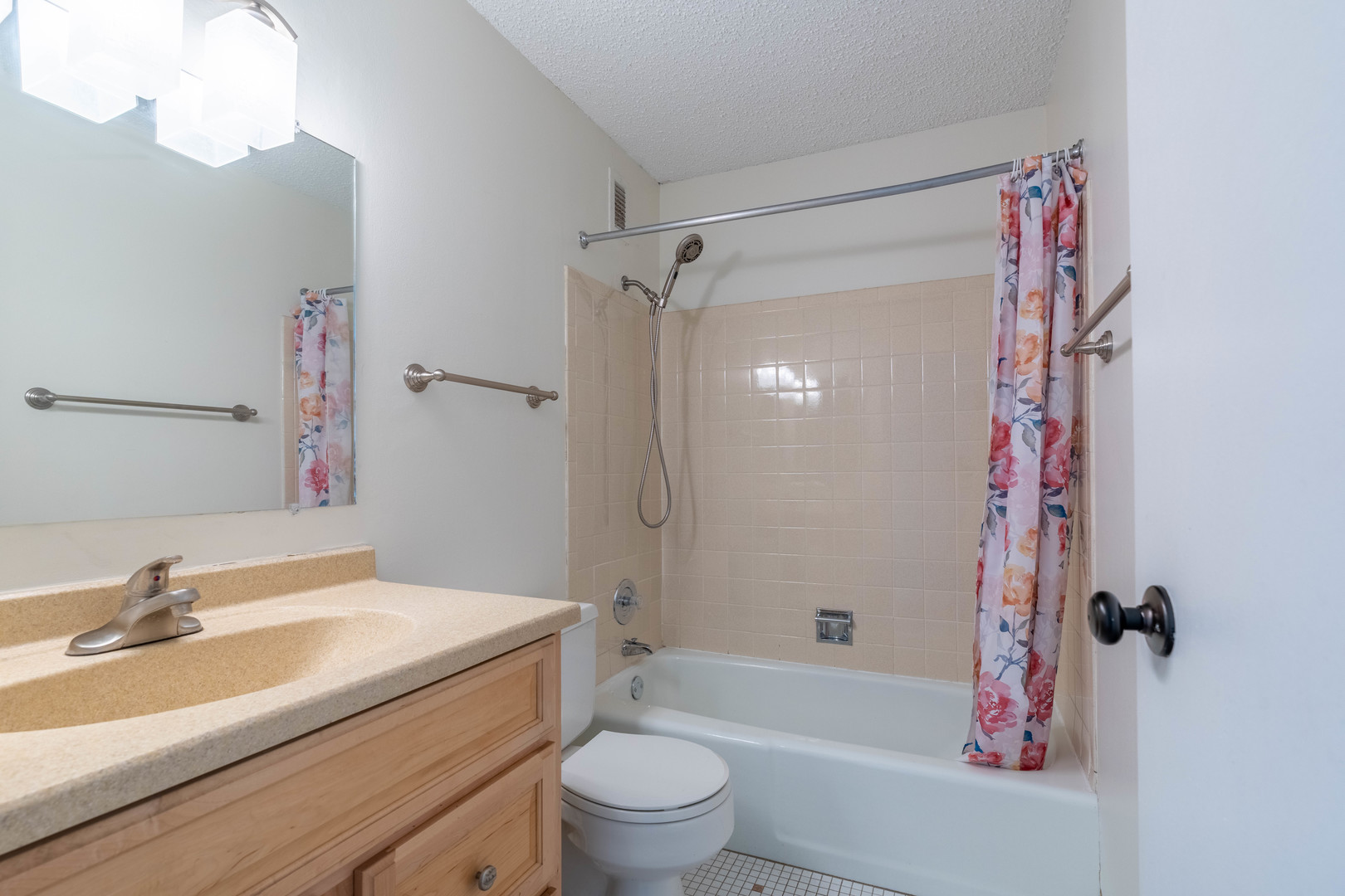 2211 S Highland Avenue 4b Property Photo 7